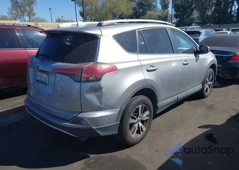 2016 Toyota Rav4 Xle z USA, uszkodzony, nr VIN 2T3WFREV4GW298401